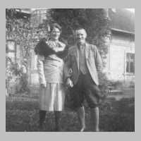 066-0006 Otto und Martha Braun, geb. Buhrke im Garten .jpg